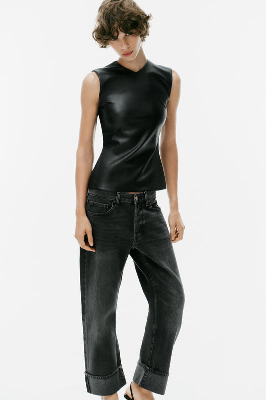 #121315, Noir